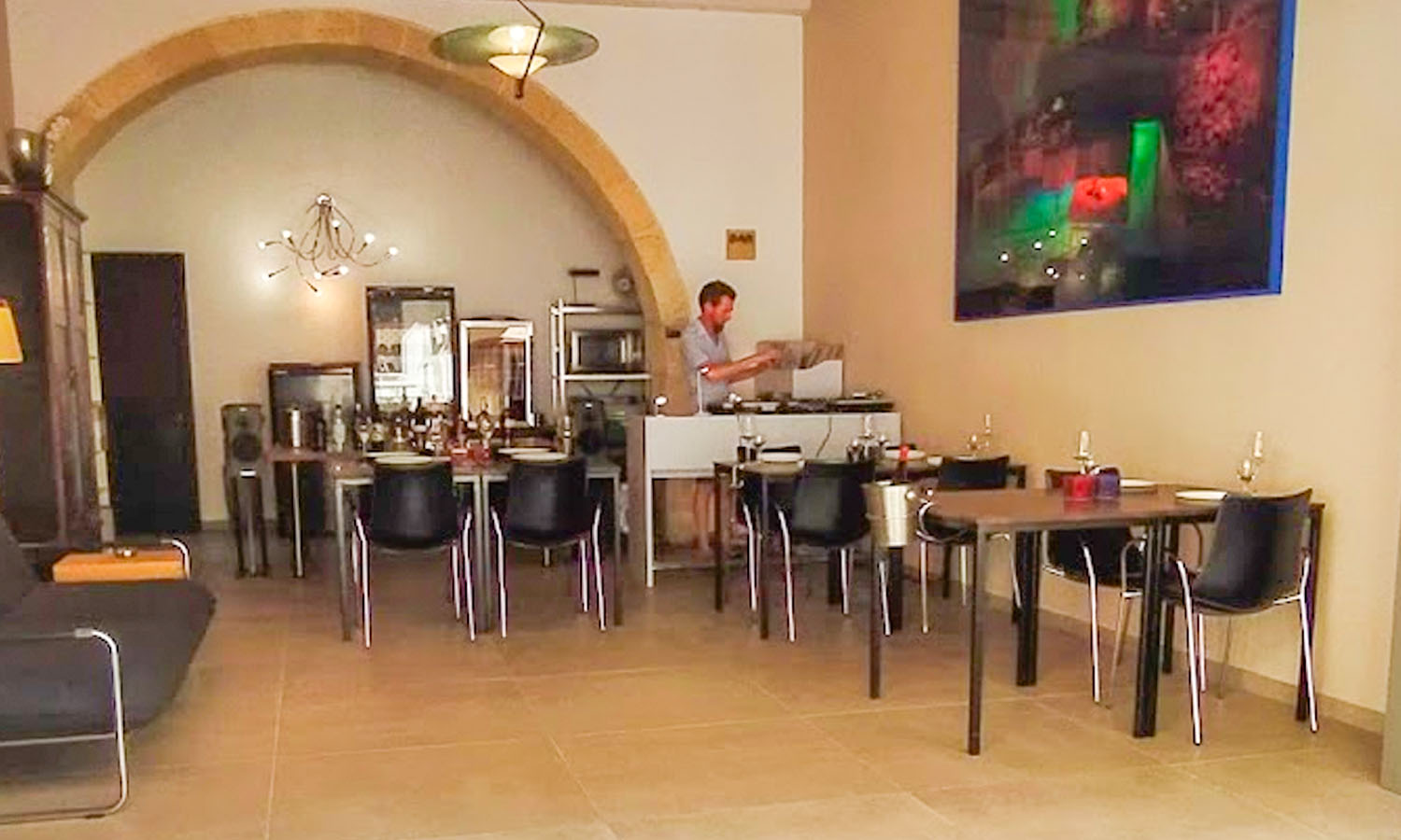 Picture of the "Garage" - an enotheca